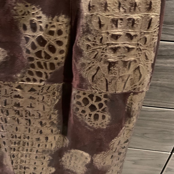 Leather midi skirt with asymmetrical hem - Picture 3 of 5